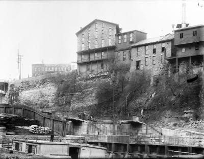 Load North Bank of Lockport Locks, 1907 in Main Document Viewer
