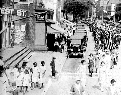 Load Main Street Parade in Main Document Viewer