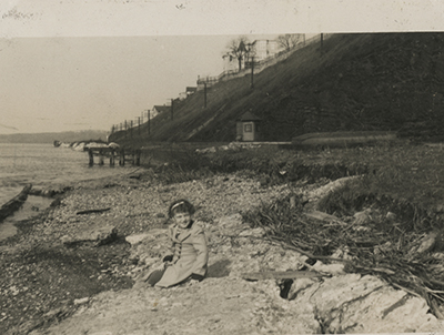 Load Girl at Hudson River in Main Document Viewer