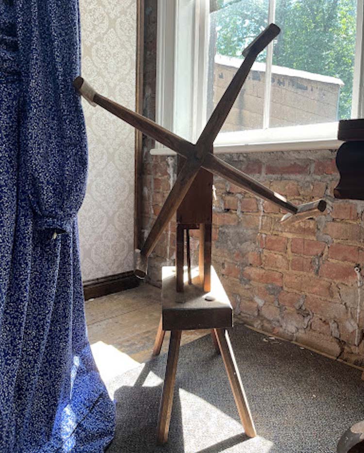 Load Spinners Wheel c.1800 in Main Document Viewer