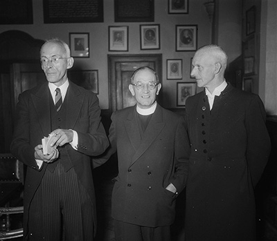 Martin Niemöller in the Grote Kerk thumbnail page 1