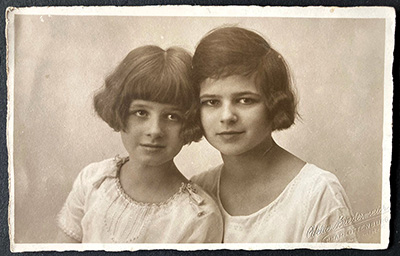 Hilla and Kätchen Reichardt, 1923 thumbnail page 1