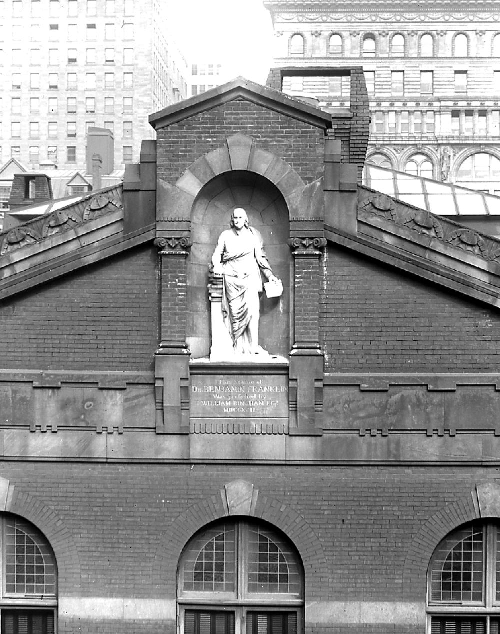 Benjamin Franklin Statue on Library Company Building, Philadelphia page 1