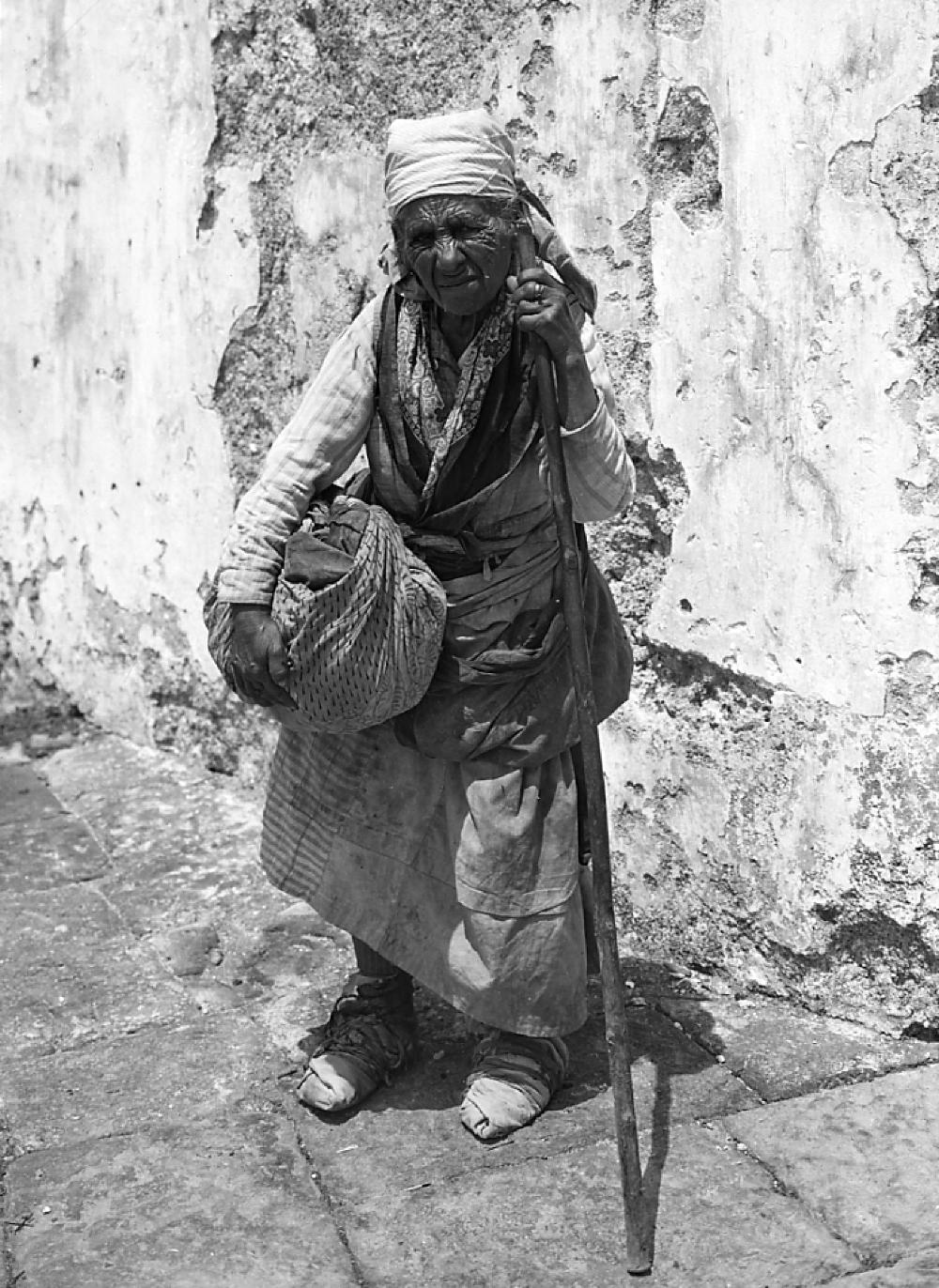 Old Woman at Amalfi, Italy, 1925 page 1