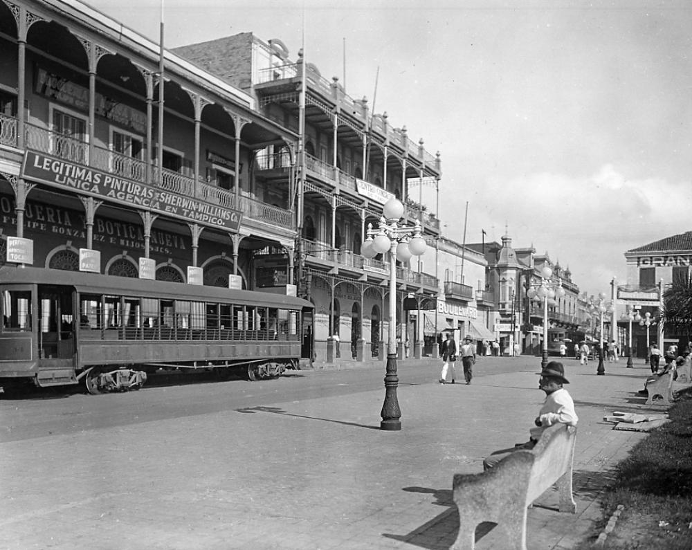 Calle Muelle, Tampico, Mexico, 1923 page 1